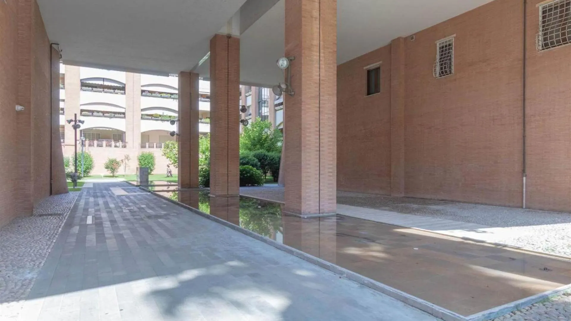 Beautiful 1-Bed Apartment In Roma