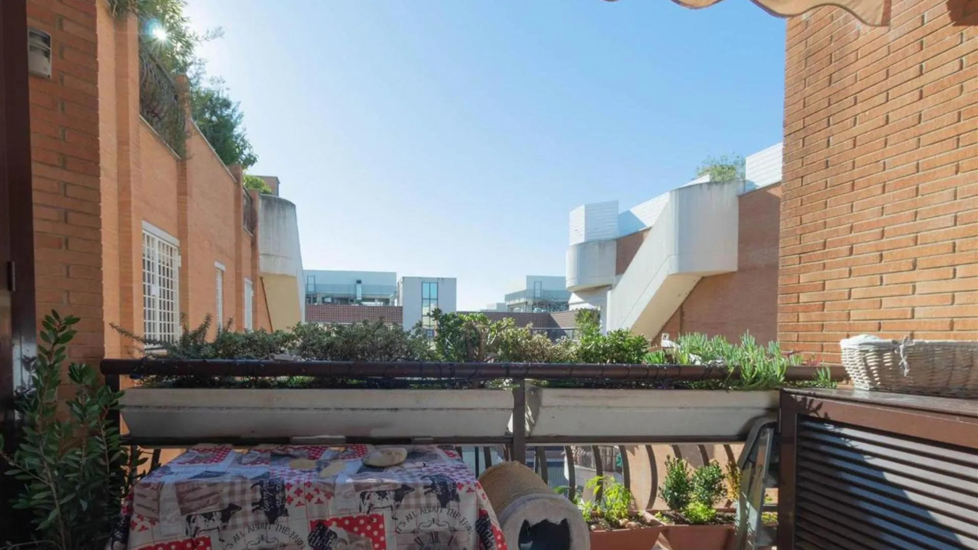Beautiful 1-Bed Apartment In Roma